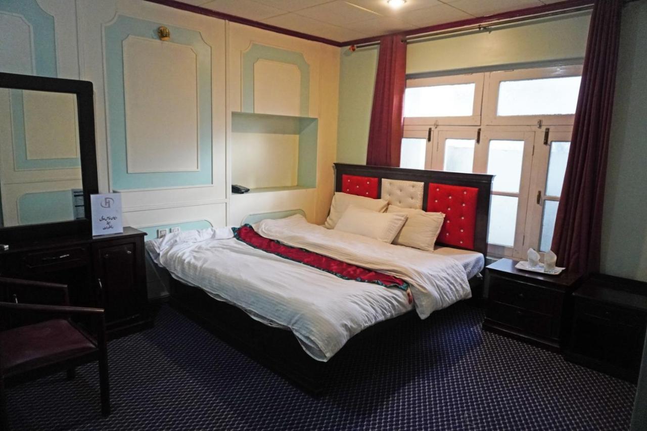 Hotel Dewanekhas Скарду Екстериор снимка