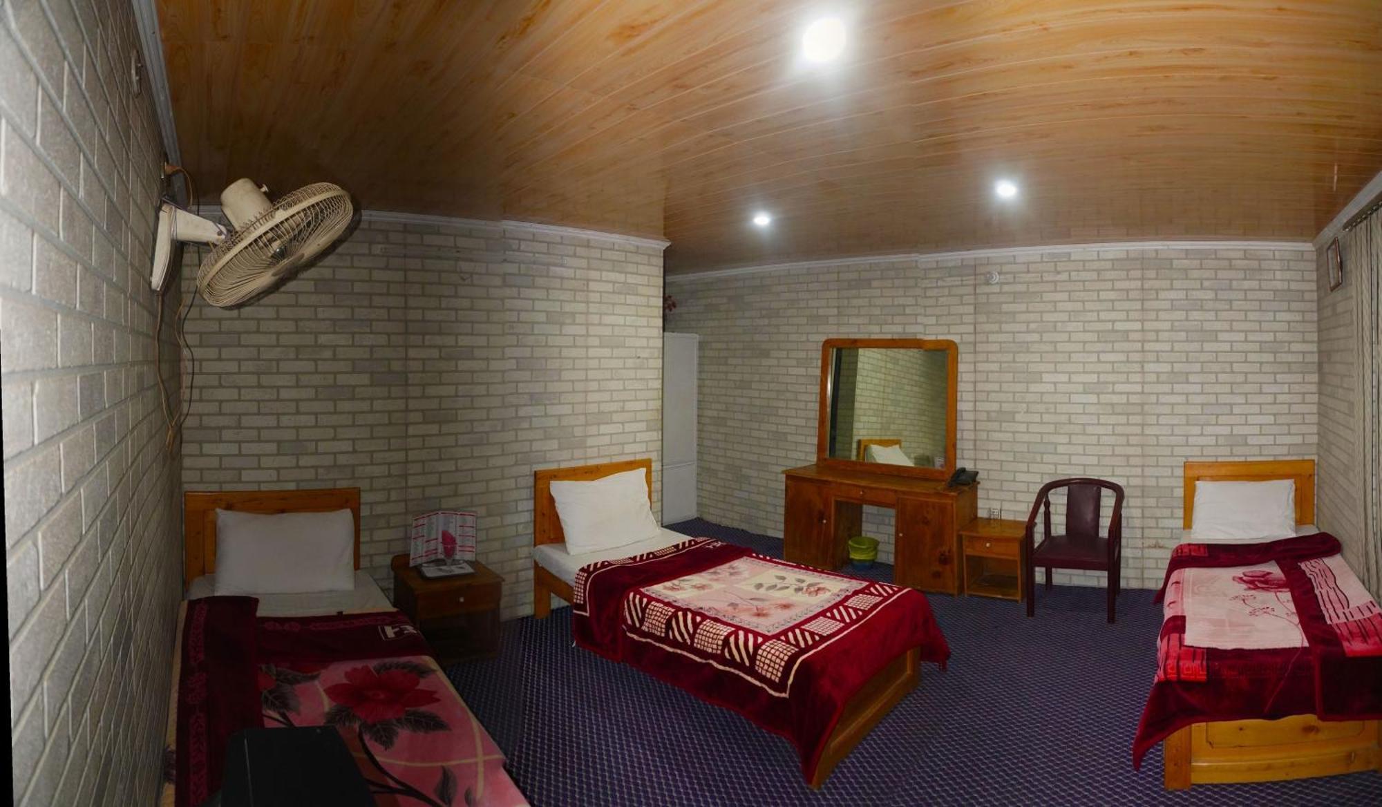 Hotel Dewanekhas Скарду Екстериор снимка