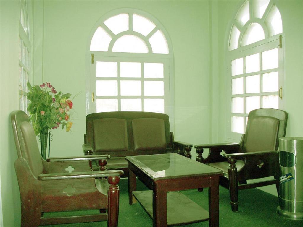 Hotel Dewanekhas Скарду Екстериор снимка