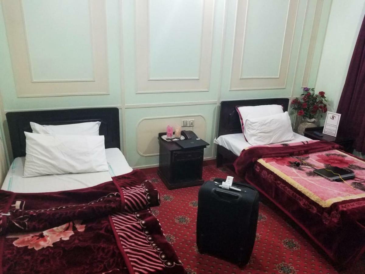Hotel Dewanekhas Скарду Екстериор снимка