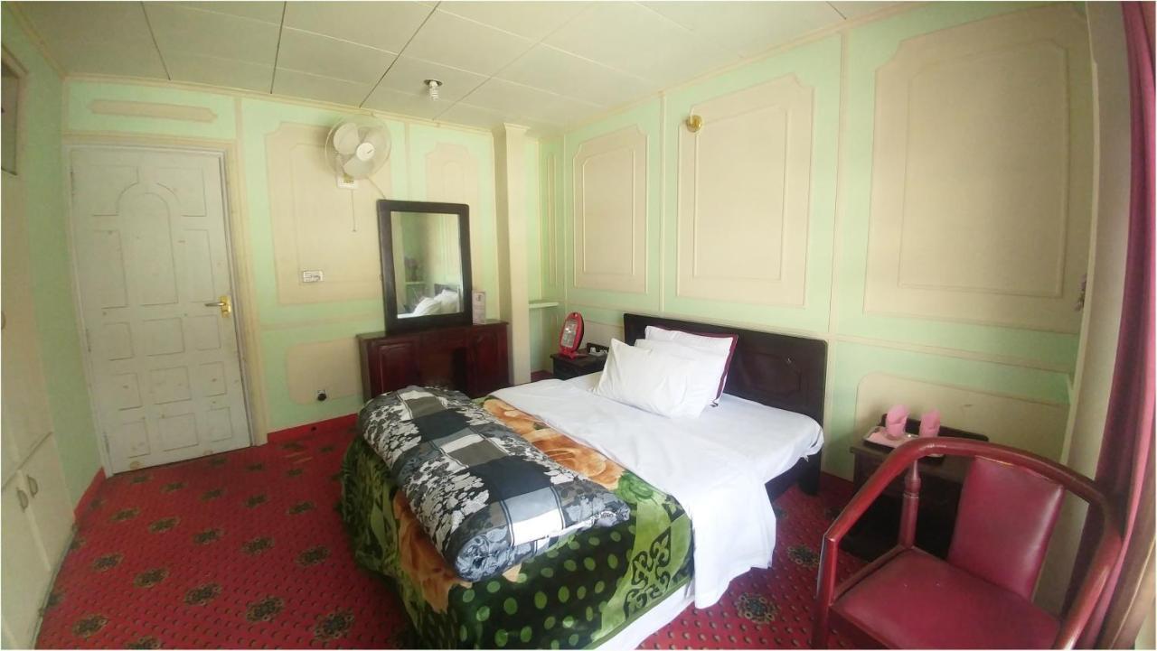 Hotel Dewanekhas Скарду Екстериор снимка
